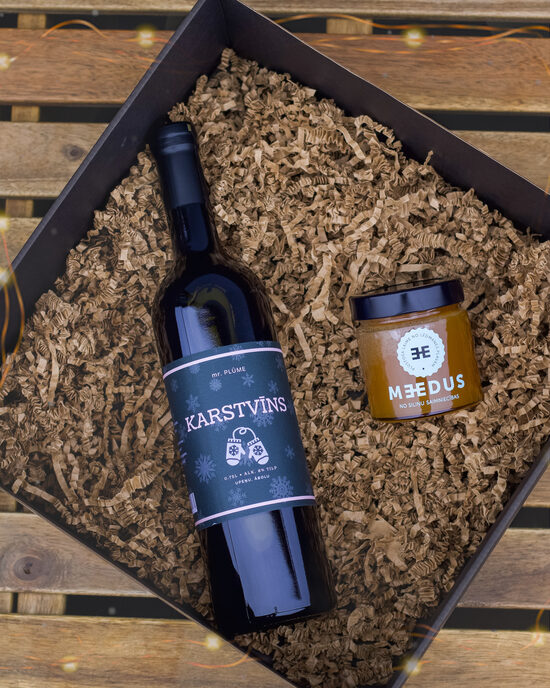 Karstvīna komplekts