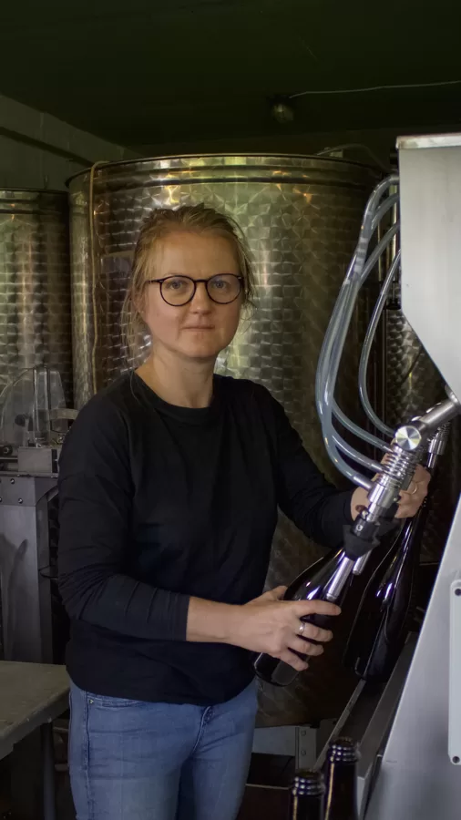 Sidra pildīšana pudelēs
