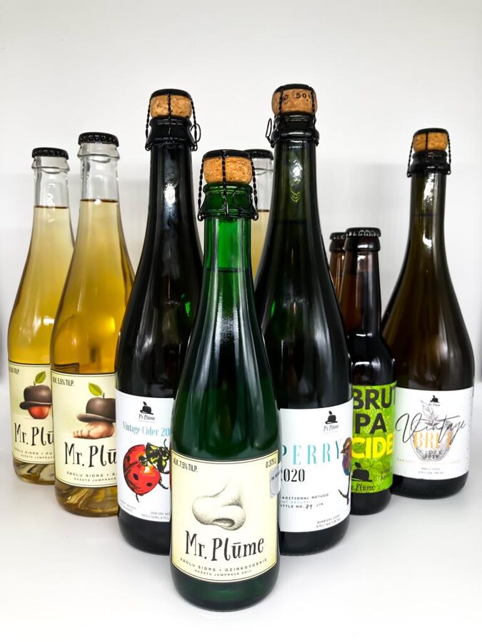 MR. Plūme ciders and perry: sparkling and still, fermented wild and with cultured yeast. Special vintage pet-nat ciders, too.